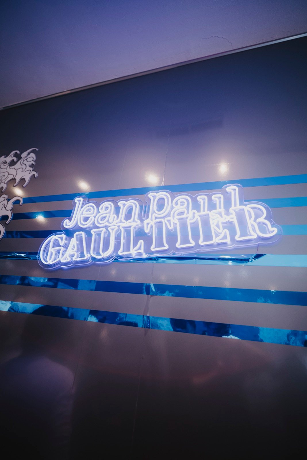 Neón de Jean Paul Gaultier