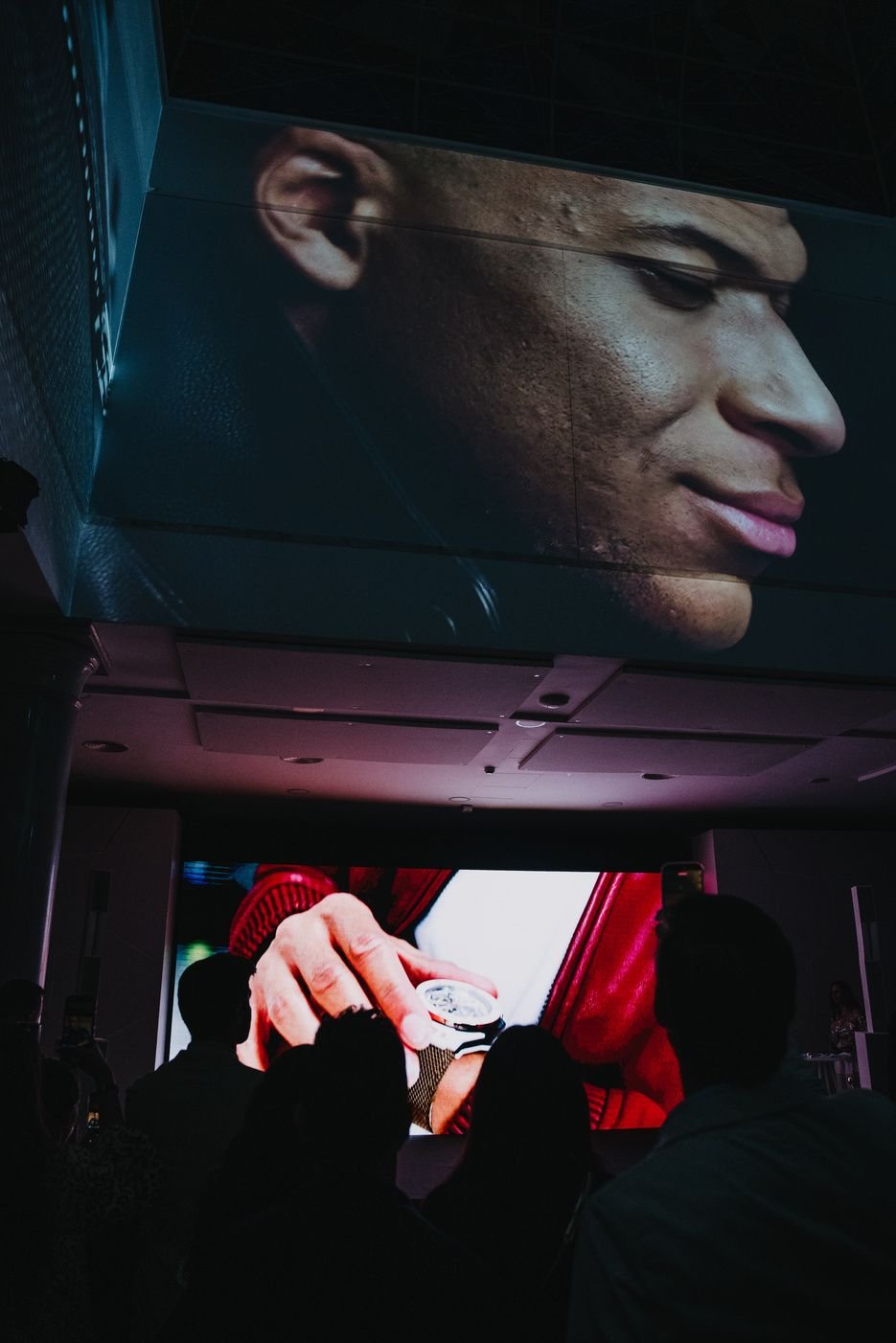 Mbappé en pantalla durante el evento de Hublot
